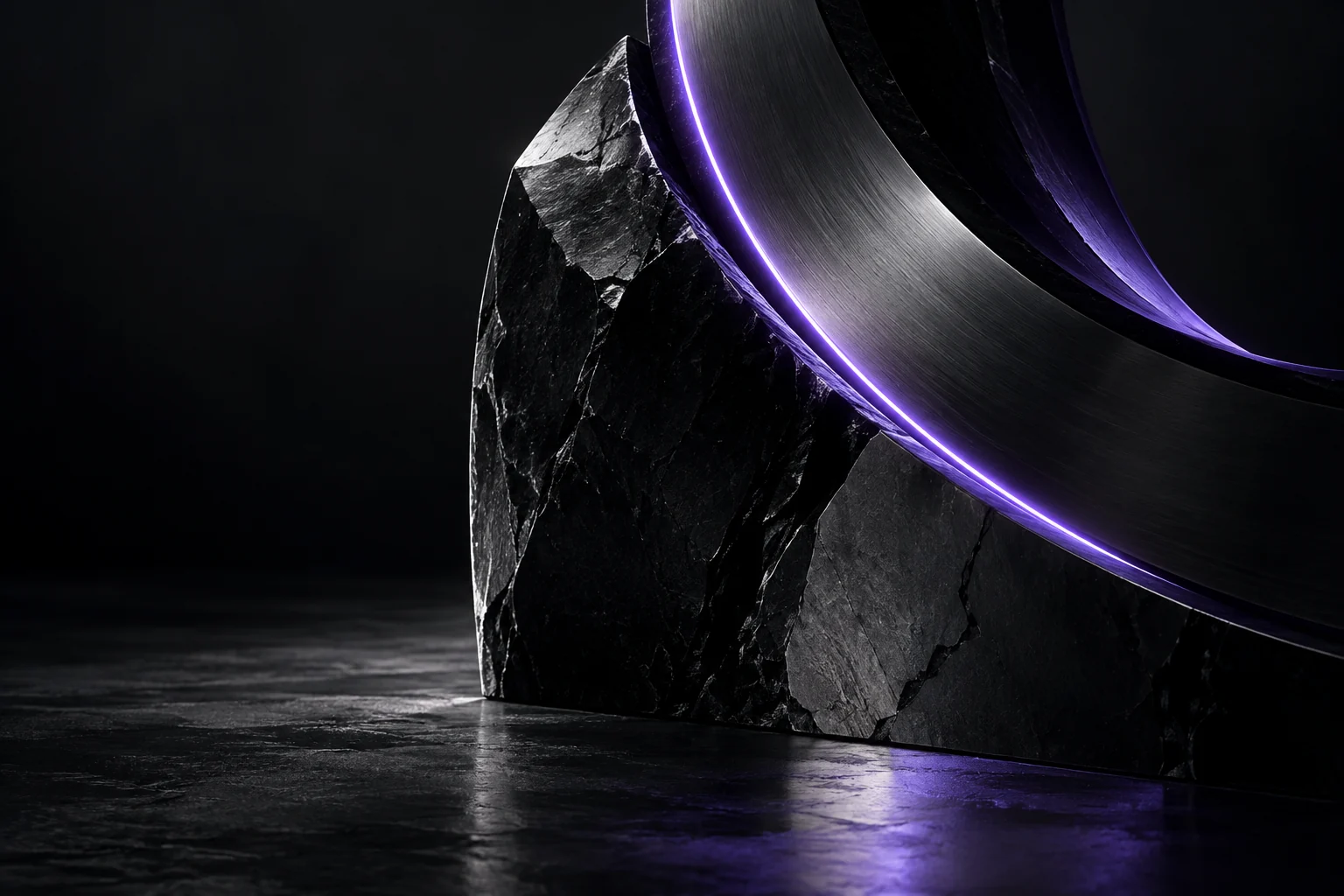 Escultura escura com reflexo violeta, expressão visual da O.D.I.N
